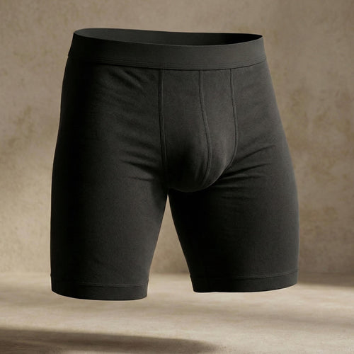 Vue de face du boxer long noir pour homme en fibre de bambou ultra-douce.