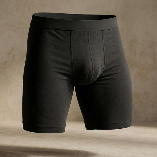 Vue de face du boxer long noir pour homme en fibre de bambou ultra-douce.